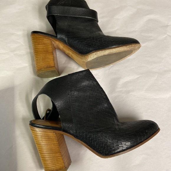 Buttero Weaved Leather Boots – Edgy Meets Luxe 🖤🔥 - Picture 6 of 8